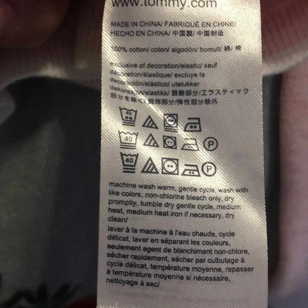 Tommy Hilfiger sweater. - Picture 4 of 5